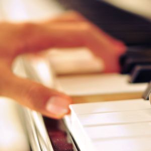 亚洲白袜淫荡男自慰射精
